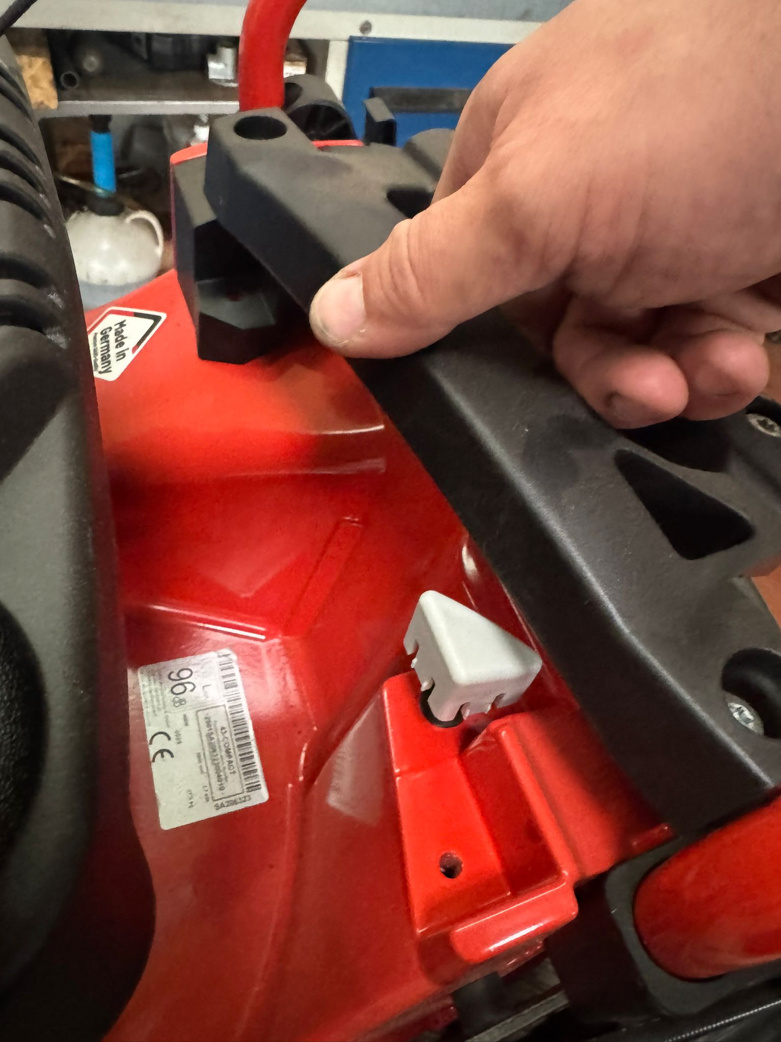 Neue Heckklappe am Sabo 43 Compact einsetzen