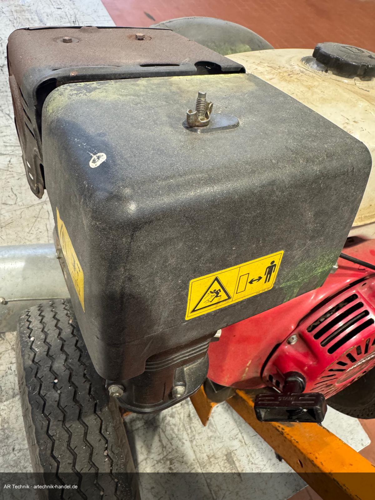 Honda GX Luftfilterdeckel geschlossen – Flügelschraube oben sichtbar